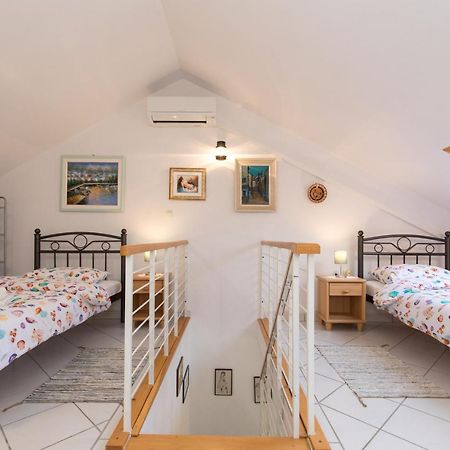Apartment Glorija With Balcony باشْكا المظهر الخارجي الصورة