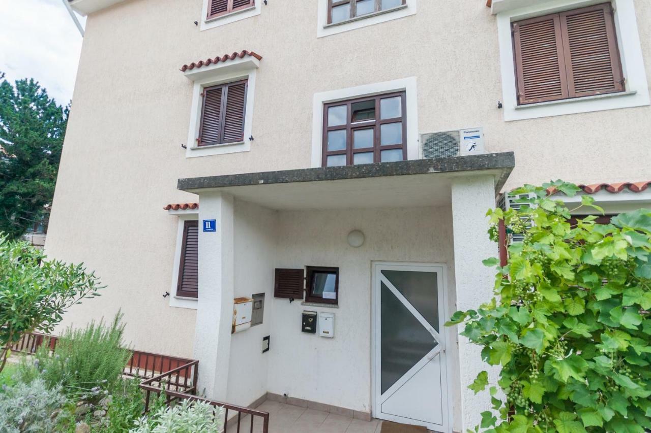 Apartment Glorija With Balcony باشْكا المظهر الخارجي الصورة