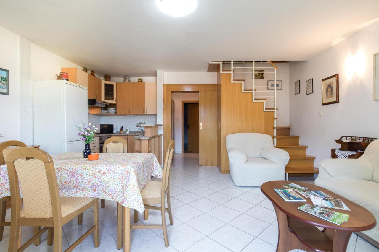 Apartment Glorija With Balcony باشْكا المظهر الخارجي الصورة