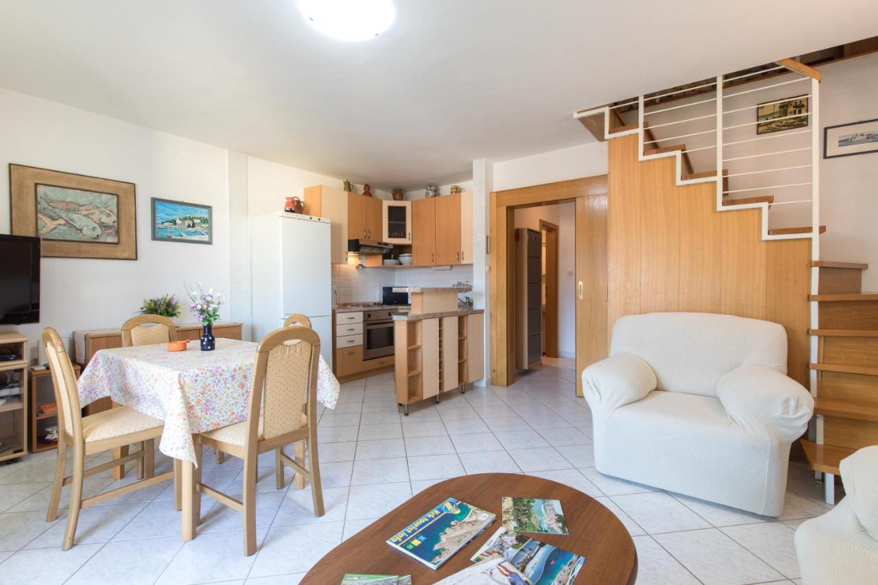 Apartment Glorija With Balcony باشْكا المظهر الخارجي الصورة
