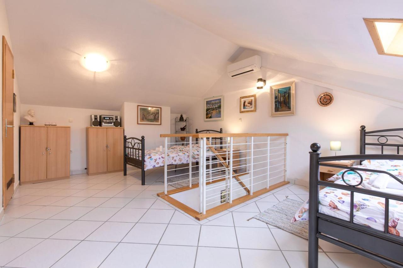 Apartment Glorija With Balcony باشْكا المظهر الخارجي الصورة
